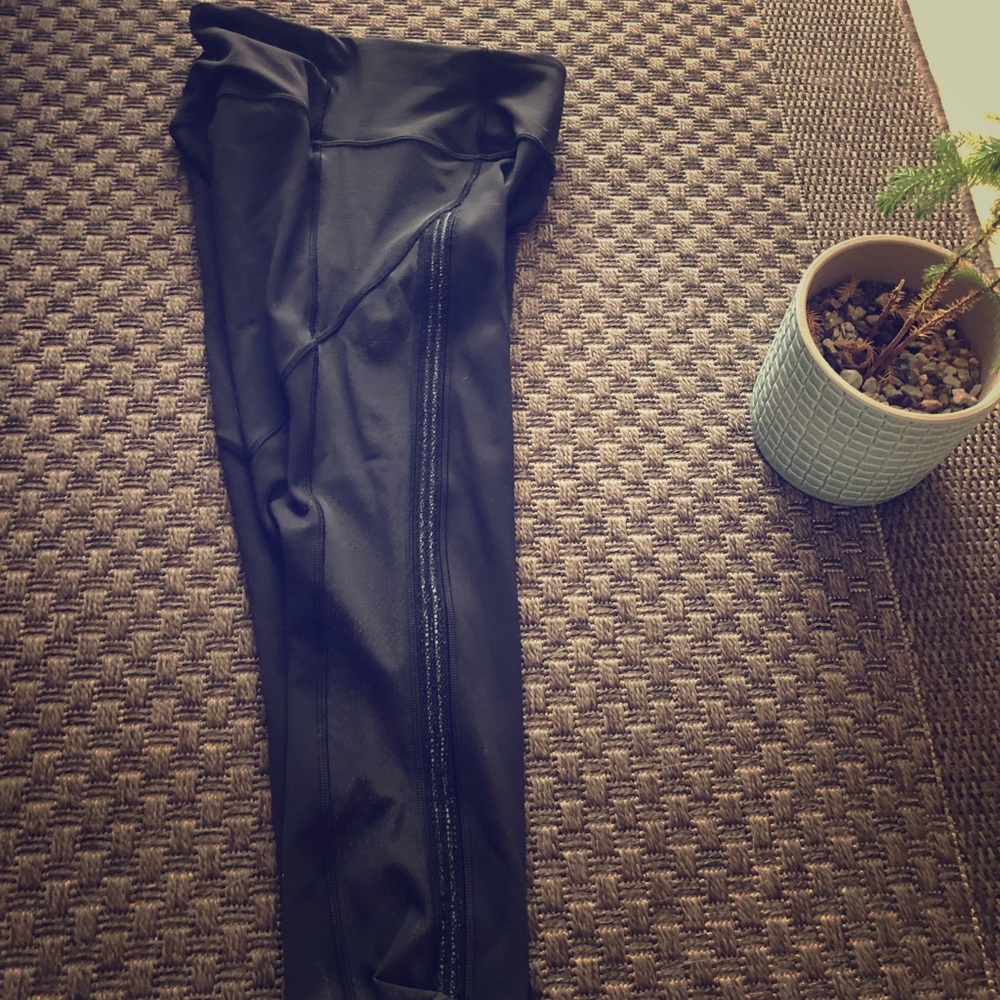 Lululemon Powerlines Crop pants